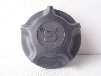 61109 Gates Engine Oil Filler Cap - Image 1 of 3