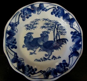 VINTAGE-DARK BLUE AND WHITE ROOSTER SALAD PLATE-BEAUTIFUL-GRAPEVINE BORDER - Picture 1 of 2
