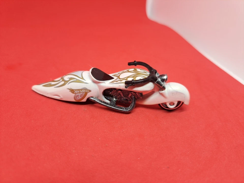 Hot Wheels 2005 Rebel Rides 3/5 W-OOZIE #078 White Motorcycle 2005 078  - Image 1 of 4