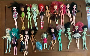 Lotto di bambole Monster High Ever After High & Disney incomplete e parti o personalizzate - Foto 1 di 17