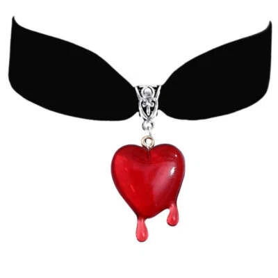 Colar Gargantilha de Veludo Preto Coração Sangrando Vermelho - Imagem 1 de 4