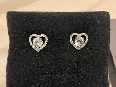 *NUEVO* Pendientes “CORAZÓN” ZALES Jewelers Plata Esterlina Creado en Laboratorio Zafiro Blanco Foto 1 de 4
