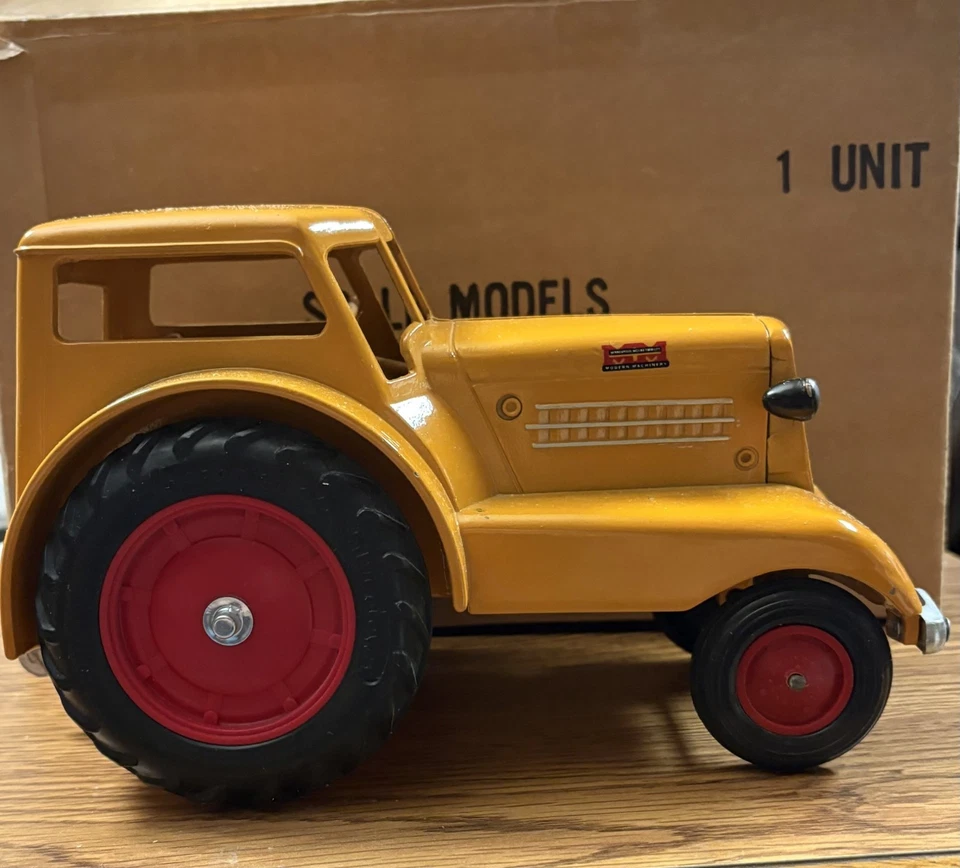 Vintage 1:16 Scale Model 1938 Minneapolis Moline Comfort Tractor, 1984 - Image 1 of 4