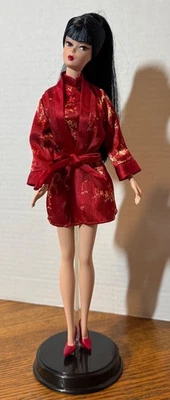 Modelo de moda Silkstone 2004 - Barbie 'Chinoiserie Red Moon' - #B3431 Foto 1 de 4