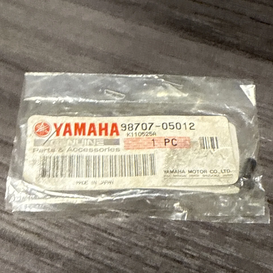 YAMAHA NUEVO OEM TORNILLO CABEZA PLANA 98707-05012 Foto 1 de 2