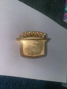 Base con bisagras y cubierta de bloqueo vintage dorada para maletero Cadillac 20733822 con cilindro de vaso - Imagen 1 de 7
