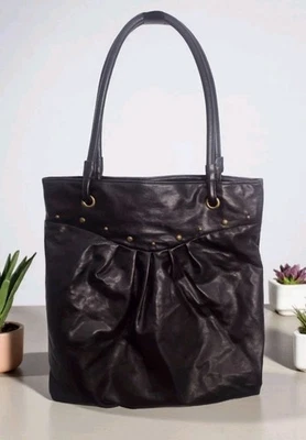 Bolso de hombro grande de cuero sintético con tachuelas American Eagle negro motociclista  Foto 1 de 4