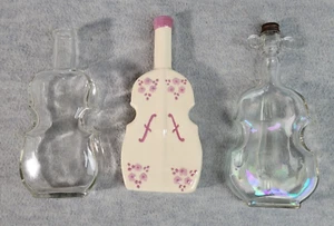Lotto 3 bottiglie violoncello violino vetro 2 trasparenti - 1 ceramica 8” vintage - 1 grano - Foto 1 di 11