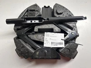 2018 Lincoln MKC Jack And Tool Kit With Foam Insert - Picture 1 of 7