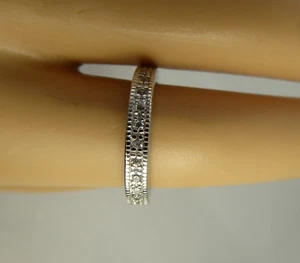 NEW AVON Solid 925 Sterling Silver 2.5 mm Cubic Zirconia Accented Band Ring Sz 6 - Picture 1 of 18