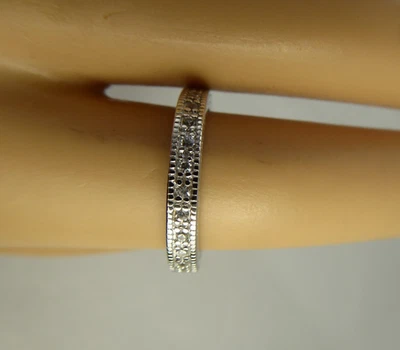 NEW AVON Solid 925 Sterling Silver 2.5 mm Cubic Zirconia Accented Band Ring Sz 6 - Image 1 of 4