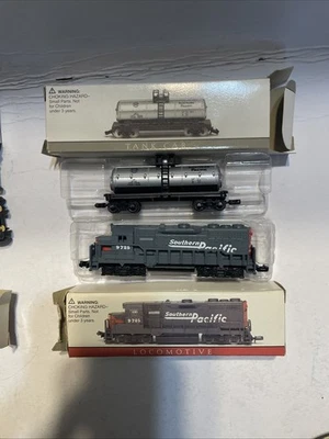 NIB, Southern Pacific Train Set, 9725 Locomotive & Tank Car Readers Digest Vtg 2 - Image 1 of 4