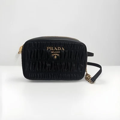 Bolso sin asas Prada de cuero de cordero negro - Como nuevo con bolsa antipolvo Foto 1 de 4