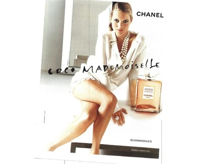 Anúncio com estampa de perfume Coco Mademoiselle Chanel vintage anos 2000 - Imagem 1 de 2