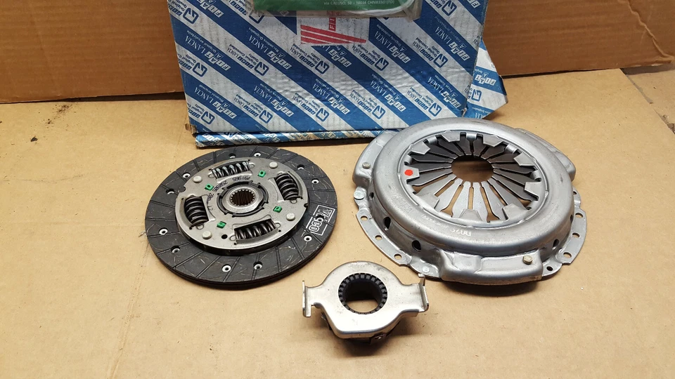 kit embrayage FIAT STRADA SIENA  1.4 DOBLO PALIO essence 1.2 821246 618303200  - Photo 1/3