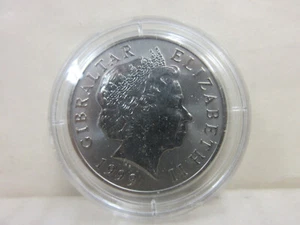 1999 Gibraltar 5 Pounds Commemorative Proof Titanium World Coin Elizabeth II - Picture 1 of 6