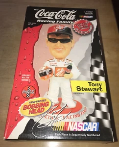 Bobblehead Tony Stewart NASCAR #20 COCA-COLA RACING FAMILY 2000 edición limitada - Imagen 1 de 23