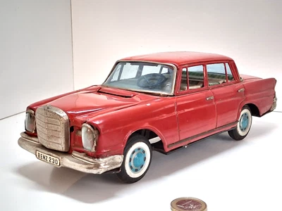 BANDAI VINTAGE RARE MERCEDES 230  A BATTERIA MADE IN JAPAN 1501512 - Immagine 1 di 4