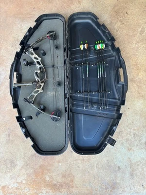 Hoyt Ruckus Jr Compound Bow Black and Camo Pattern. Right Hand - Image 1 of 4