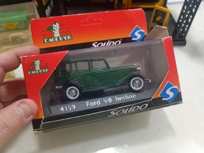 Solido L'age d'Or 1/43 Ford V8 Berline N. 4159 verde - Immagine 1 di 4