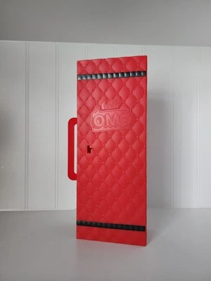 Juego de 2 estuches armarios rojos LOL Sorpresa OMG para muñecas Downtown Foto 1 de 3