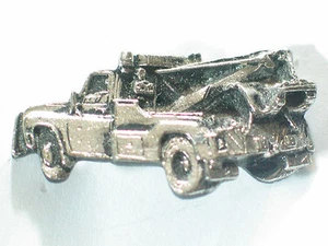 Vintage Tow Truck Pin  3-D Wrecker Metal Pin (lg) (**) - Picture 1 of 4