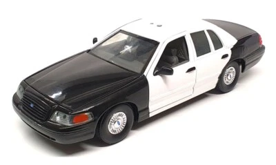 Classic Metal Works 1/24 Scale 15124H - Ford Crown Victoria Police - Black/White - Image 1 of 4