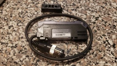 KEYENCE FS-V21R FIBER OPTIC SENSOR AMPLIFIER - Image 1 of 4