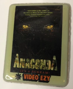 Anaconda Video Ezy Fridge Magnet VHS tienda promoción años 90 película de monstruos - Imagen 1 de 3