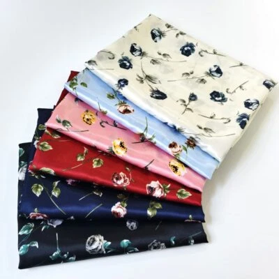 Por yarda Retro Rosa Satén Tela Estampado Sedoso Charmeuse Material Para Bufanda, Vestido Foto 1 de 4