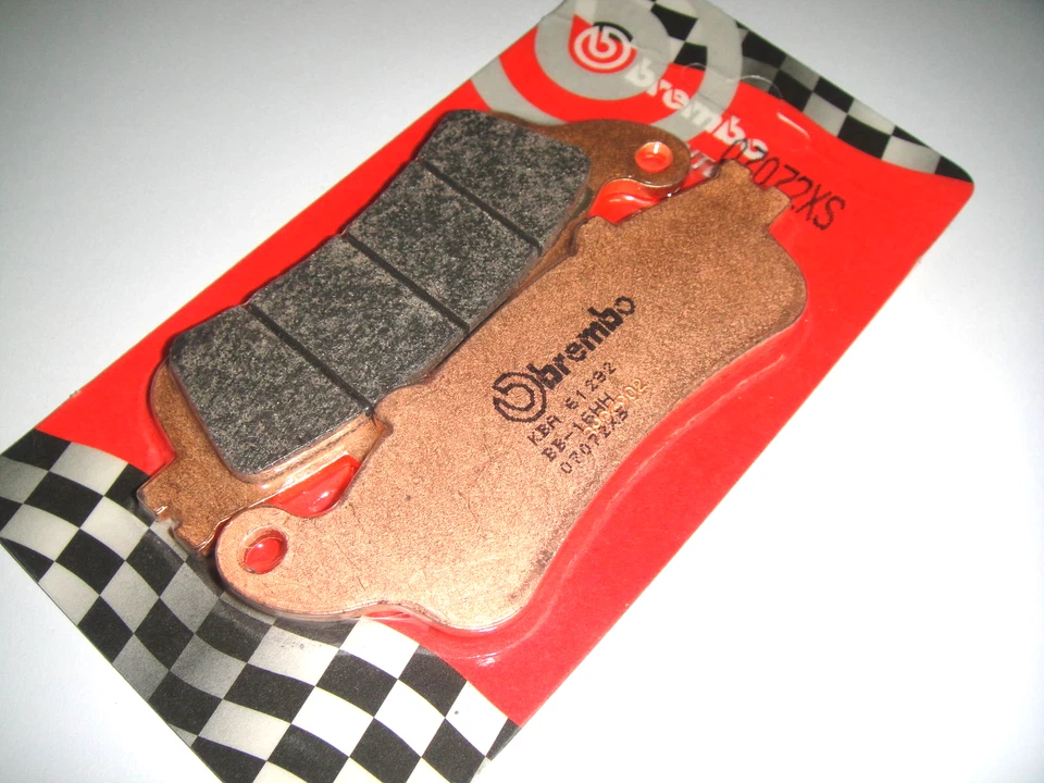 PASTIGLIE FRENO ANTERIORI BREMBO SINTERIZZATE 07072XS HONDA FORESIGHT 250 2000 - Immagine 1 di 1