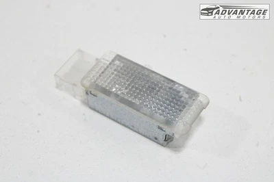 2012-2019 VOLKSWAGEN PASSAT A33 PORTA-LUVAS PAINEL DIANTEIRO DIREITO LUZ DE CORTESIA FABRICANTE DE EQUIPAMENTO ORIGINAL - Imagem 1 de 4