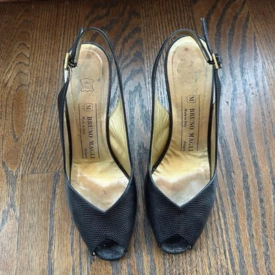 Bomba Vin BRUNO MAGLI azul oscuro piel de lagarto punta abierta herrajes dorados  Foto 1 de 4