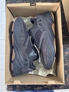 Size 11 - adidas Yeezy Boost 700 2019 Utility Black - Picture 1 of 8