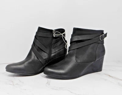 Blowfish Malibu Boots Womens 10 Ankle Booties Black Faux Leather Wedge Zip - Image 1 of 4