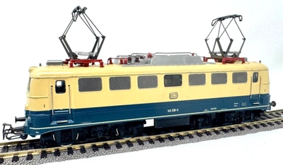 Märklin H0 3156 Märklin E-Lok E 140 239-5 blaugrün / elfenbein - DB - HO H0 1:87 - Bild 1 von 4