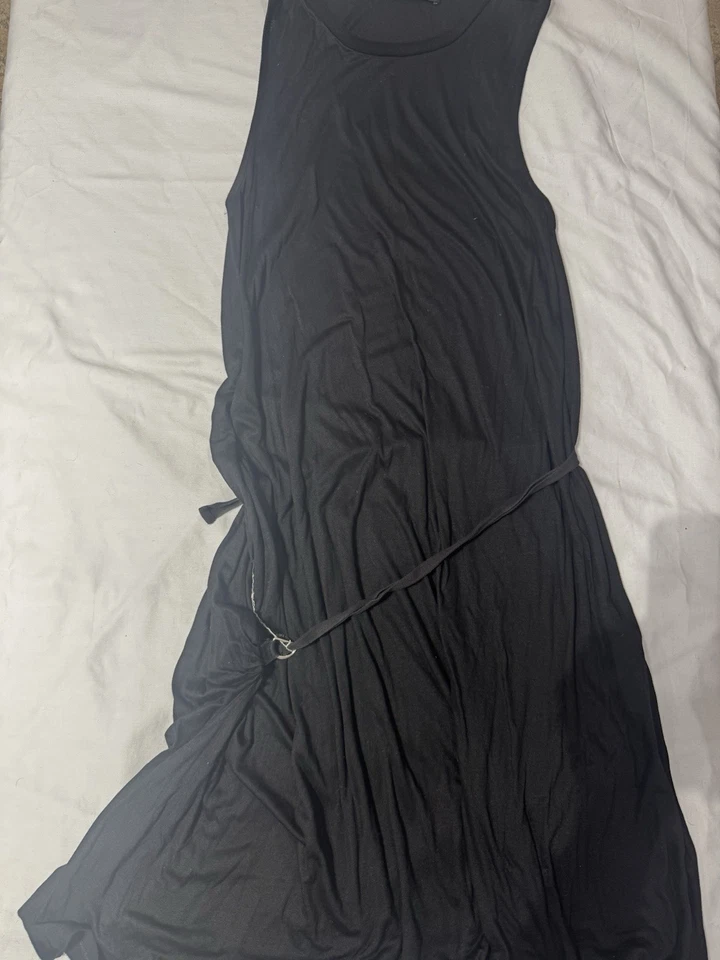 Vestido negro sin mangas AllSaints para mujer talla grande Foto 1 de 4