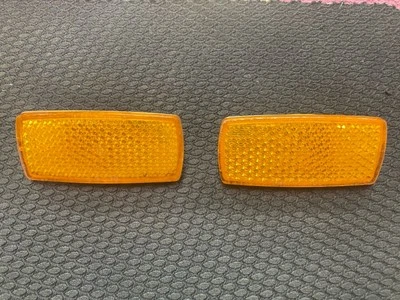 BMW  320i 635i 735 I front bumper reflectors - Imagem 1 de 2