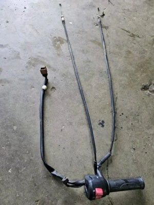 Honda CBR300R 2016 control derecho control del acelerador y cables botón de arranque Foto 1 de 2