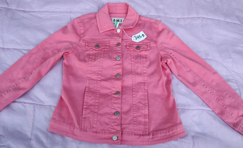 A. M. I. WOMEN JACKET/TOP Size -M-. TAG NO. 345Q - Image 1 of 4