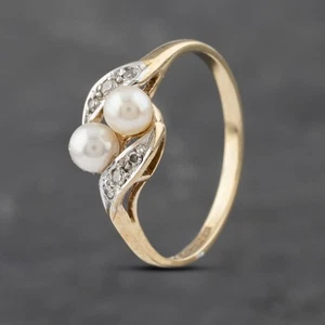 Vestido de segunda mano de oro amarillo de 9 quilates con perlas cultivadas y diamantes torcidos de dos piedras... - Imagen 1 de 2