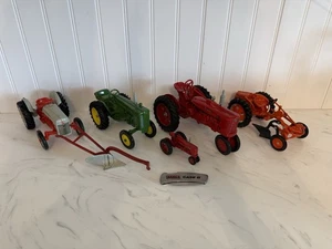 Vintage Diecast Modell Spielzeug Traktor Sammlung. Neuwertig! Nur Display. - Bild 1 von 13