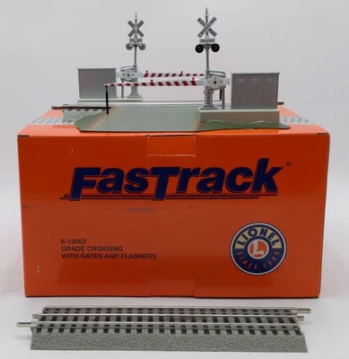 Lionel 6-12062 O Grade Crossing With Gates & Flashers - Image 1 of 4