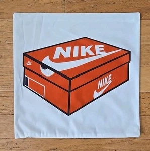 Funda de Almohada "Nike Box" Hecha a Medida Tamaño 15.5"x15.5" (Almohada No (Incluida) - Imagen 1 de 8