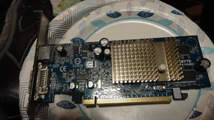 Vintage Gigabyte Radeon X300 SE 128MB PCI-E Video Card GV-RX30S128D - Picture 1 of 2