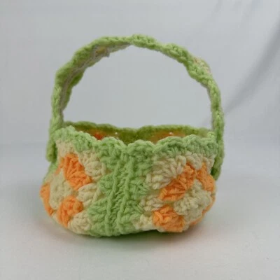 Cesta de Pascua de ganchillo hecha a mano Foto 1 de 4