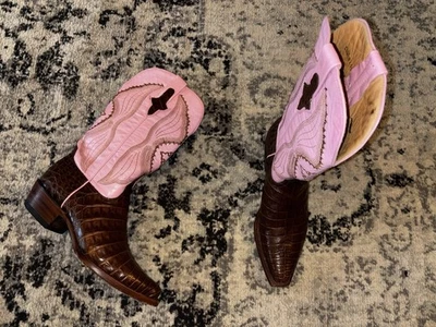 Botas de Vaquera Ferrini Damas Talla 7.5 B Chocolate/Rosa Caimán Foto 1 de 4