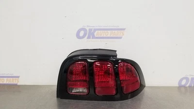 FORD MUSTANG SVT COBRA 98 LUZ TRASERA LUZ PASAJERO DERECHO NEGRO Foto 1 de 4