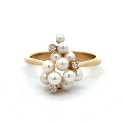 Anillo de diseño de oro amarillo de 14k atemporal con perlas blancas acento de diamantes racimo de burbujas Foto 1 de 4