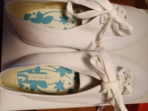 Women's or girls city sneaks size 5 white tennis shoes new without box - Picture 1 of 2